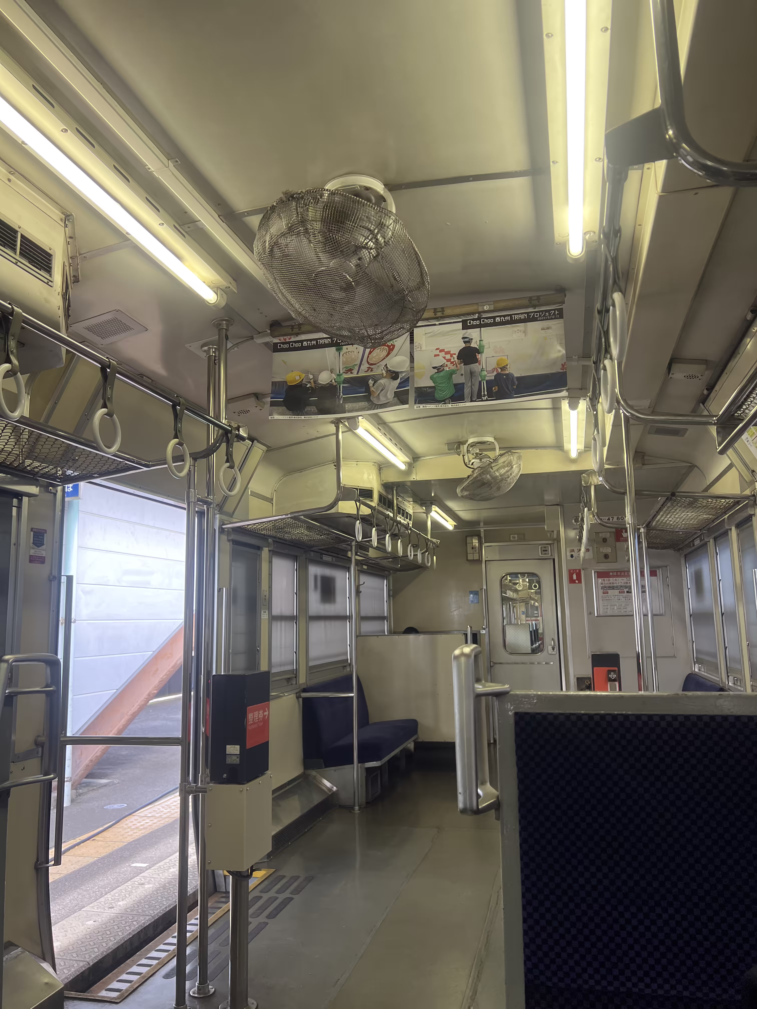 开往JR谏早的纯内燃机老式列车